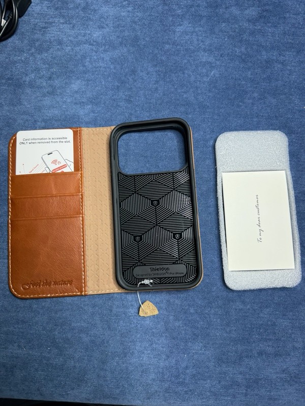 SHIELDON Leather Wallet Case iPhone 17 Pro RFID Flip Cover Retro Brown gallery