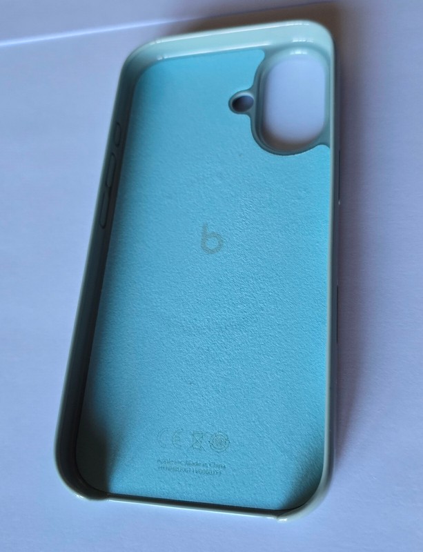 Unused OEM Riptide Blue Beats iPhone 16 MagSafe Case MCFE4LL/A in Retail Pkg gallery