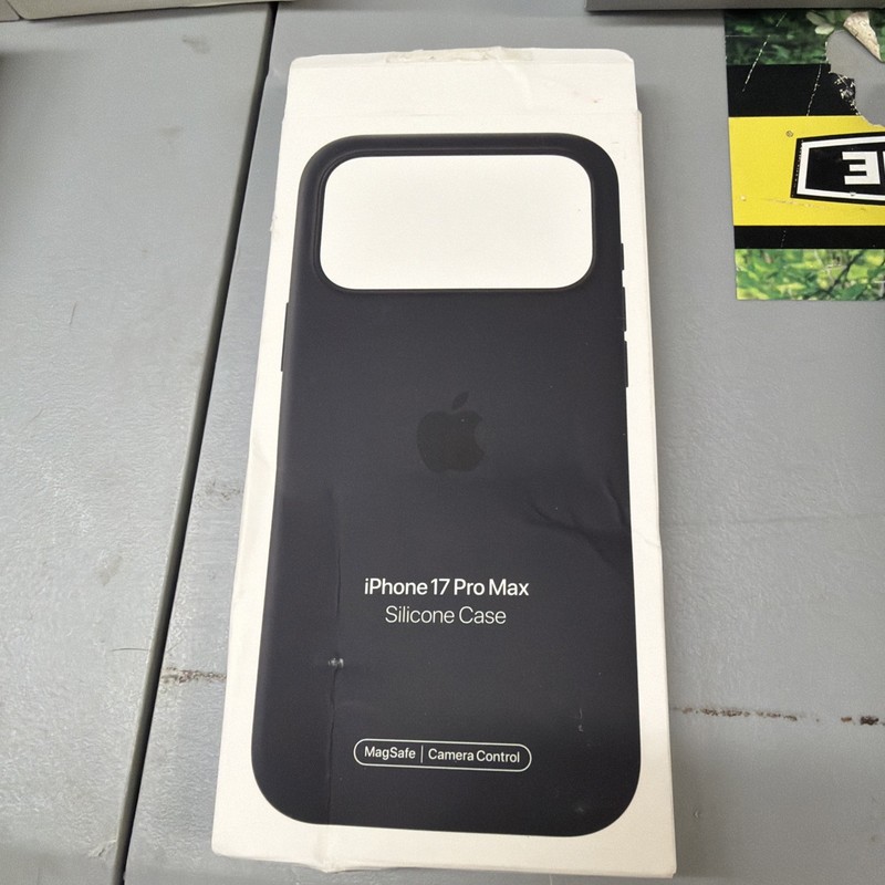 Apple iPhone 17 Pro Max Silicone Case with MagSafe – Black