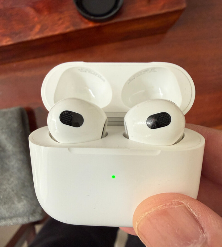Earphones 3rd Generation Pods with Wireless Charging Case In-Ear Headset – White