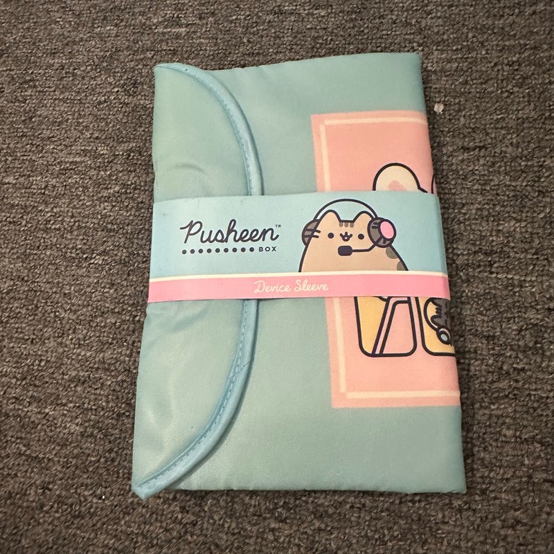 Pusheen Box Winter 2022 Exclusive Gamer Gaming Device Sleeve Weekend Plans