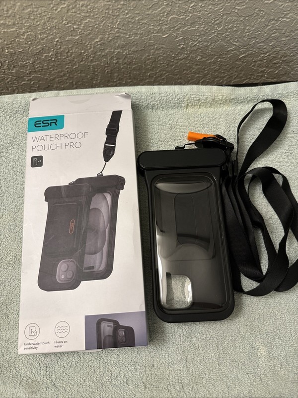 ESR Waterproof Phone Pouch for iPhone 15 / 14 iPhone 13 Black