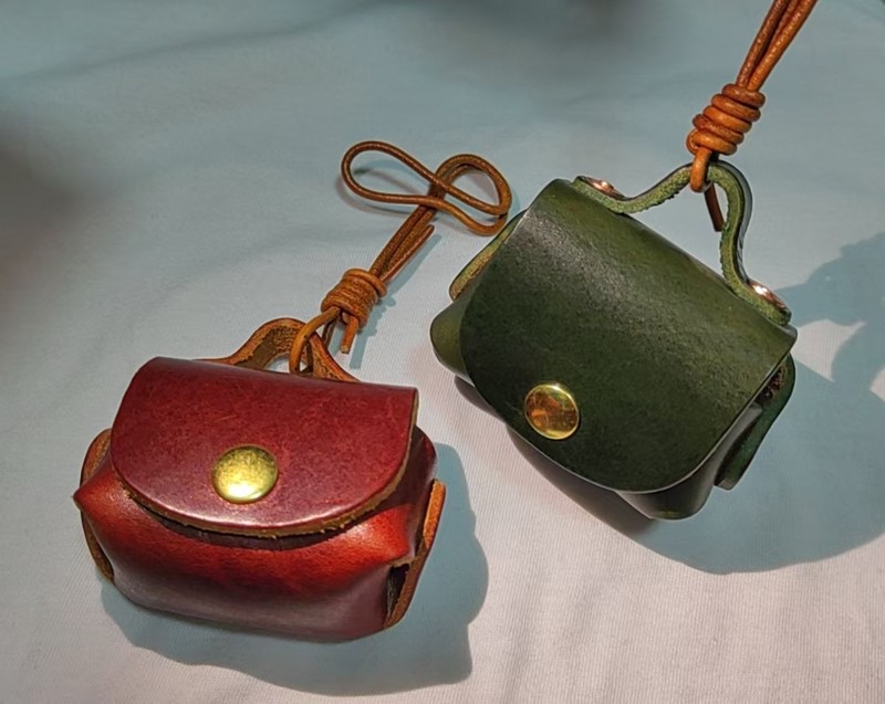 Handmade Leather Headphone Bag / Coin Purse Mini Pouch Vintage Snap Closure Bag
