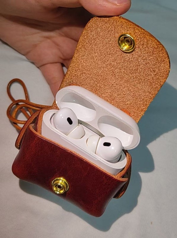 Handmade Leather Headphone Bag / Coin Purse Mini Pouch Vintage Snap Closure Bag gallery