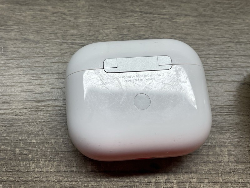 Lot Of 3 Apple Genuine AirPods 3rd generation CHARGING CASE ONLY A2897 *UNTESTED gallery