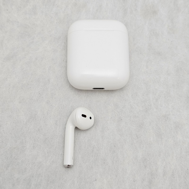 Apple Charging Case for AirPods 1st/2nd Gen. – A1602 + Working Left Air Pod