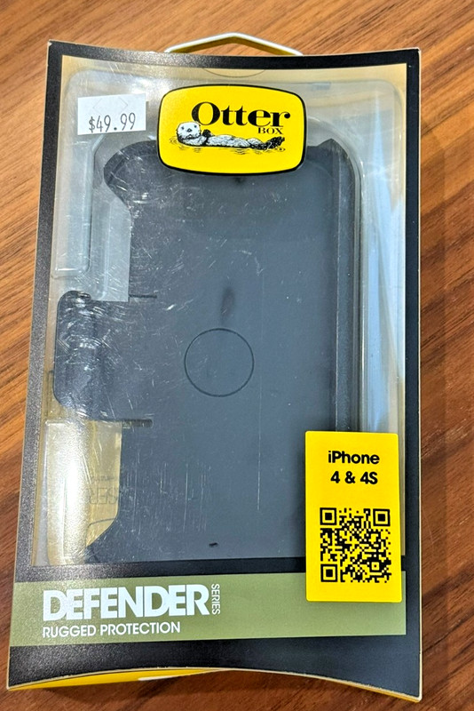 Otterbox Defender Series Case Belt clip for Apple iPhone 4 / 4s Black MRSP $49