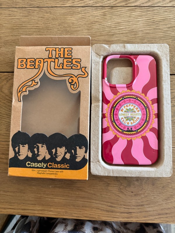 Casely Beatles Sgt. Pepper’s Lonely Hearts Club Band 15 PR0 MAX IPHONE CASE