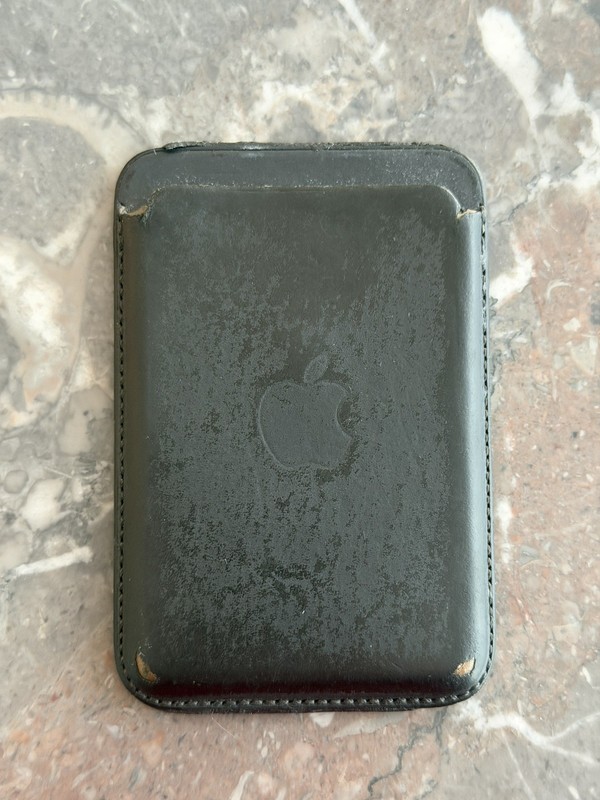Apple iPhone Leather MagSafe Wallet with Find My - Black - Used - Rare gallery