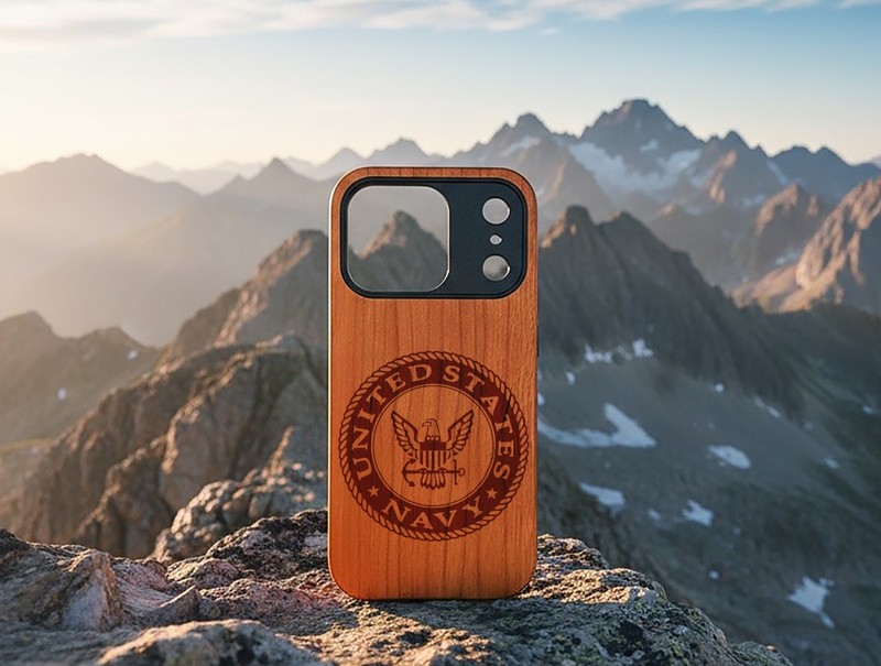 US Navy 4 Engraved iPhone case-Wood cover for iPhone 14, 15, 16 y 17.