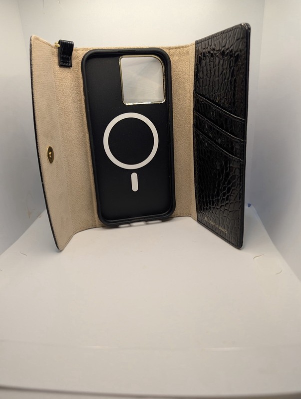 Elizabeth James Wristlet Folio for MagSafe for iPhone 15/14/13 – Black Croc