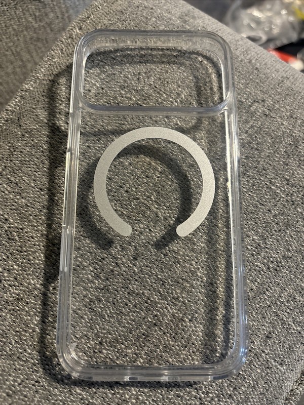 Apple iPhone 17 Pro Max Clear Case with MagSafe – Used