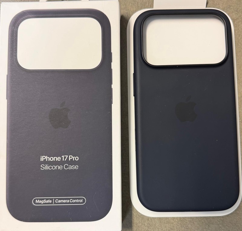 Apple iPhone 17 Pro Silicone Case with MagSafe “Open Box” “Black”