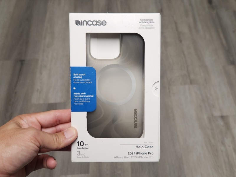 Incase Halo Case With MagSafe For 2024 iPhone 16 Pro (Oil Slick Smoke)