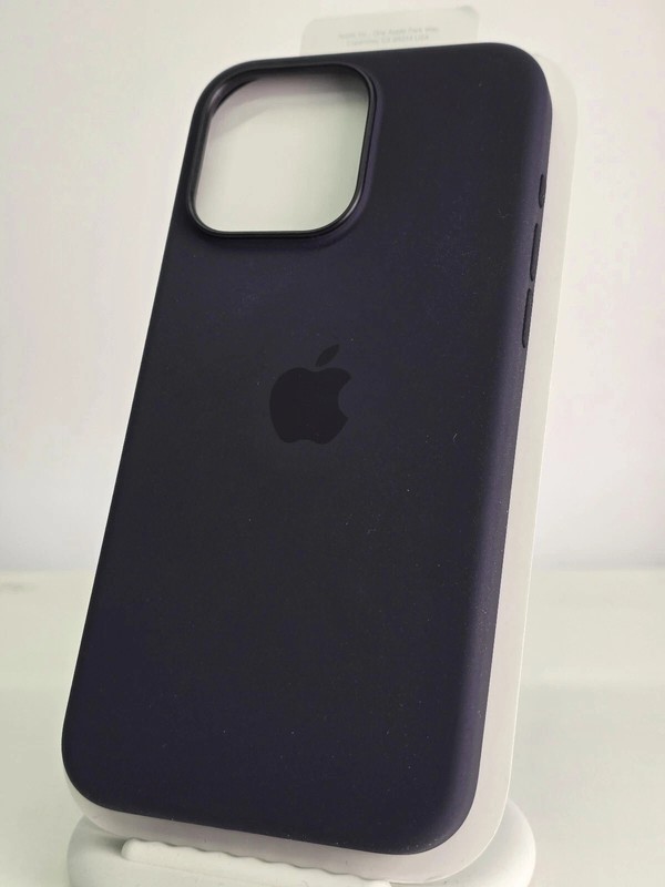 Apple Silicone Case with MagSafe for iPhone 15 Pro Max – Black