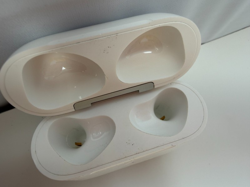 Apple MagSafe Charging Case for AirPods (3rd generation) - A2566 Rougher Cond gallery