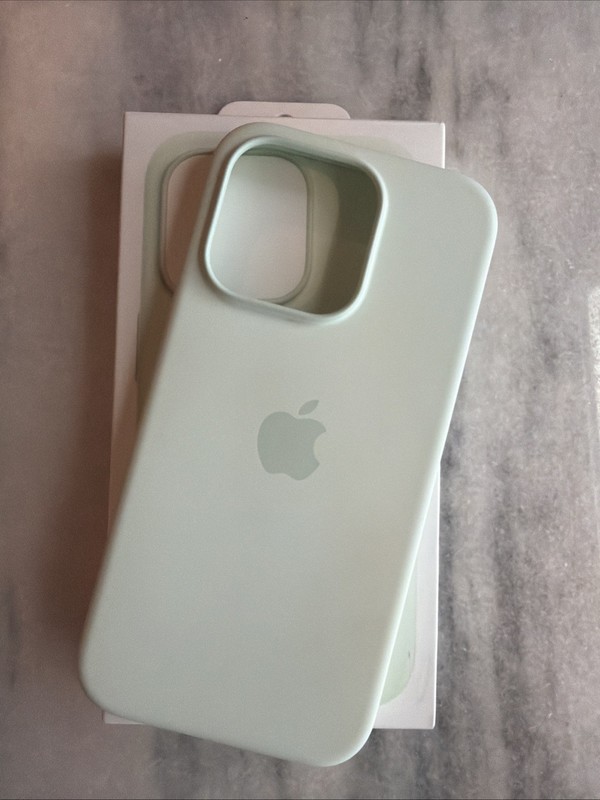 Apple Silicone MagSafe Case For iPhone 15 Pro Soft Mint