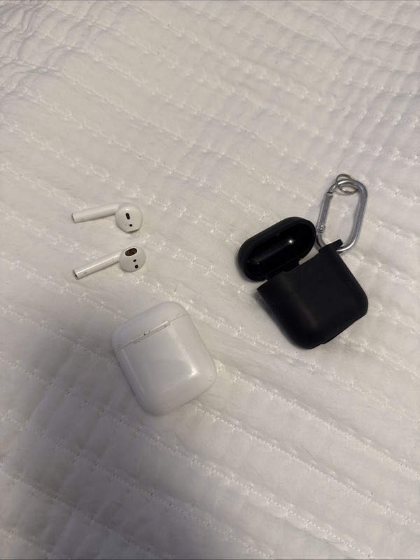 Apple 2nd Generation AirPods With Catalyst Silicone Keychain Case