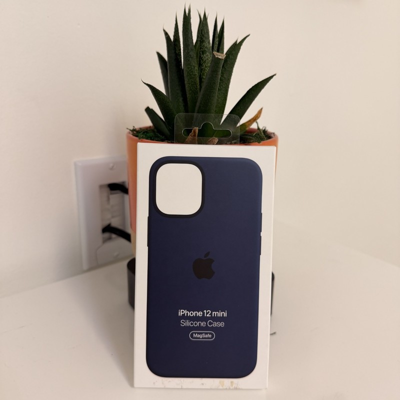 New Apple iPhone 12 mini Silicone MagSafe Case Deep Navy MHKU3ZM/A