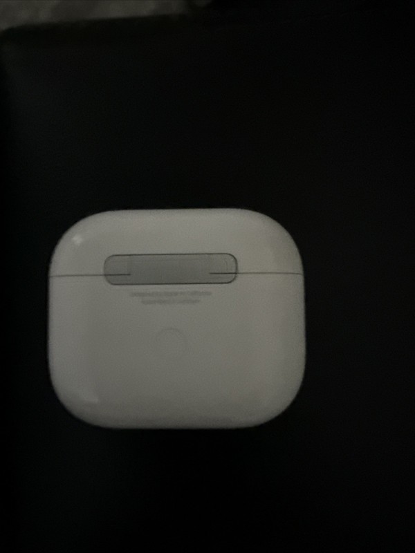 Apple 3rd generation Charging Case for AirPods A2566 EMC 3986 gallery