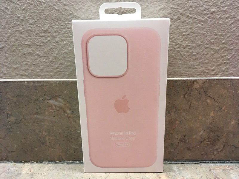 Apple Silicone Case with MagSafe for iPhone 14 Pro – Chalk Pink
