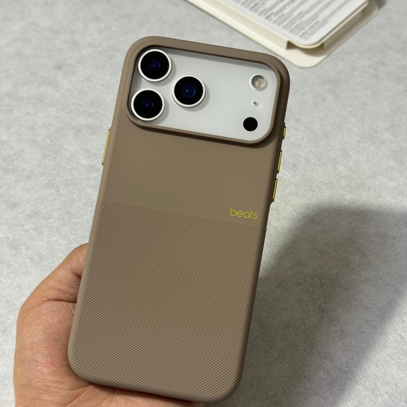 Beats Rugged Case With MagSafe For iPhone 17 17 Pro Max / 17 Pro +Tempered Glass gallery