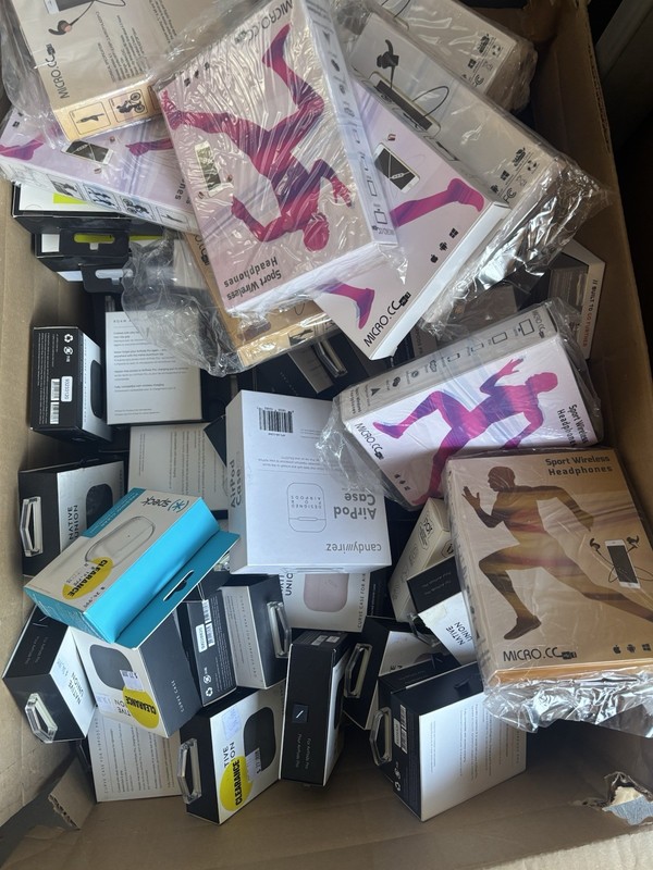 25 Units Bulk Resell Lot Assorted Air Pod/ Air Pod Pros Gen 1-3 Cases gallery