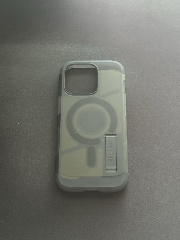 Spigen and ESR iPhone 16 Pro Cases Bundle (Description for Models)