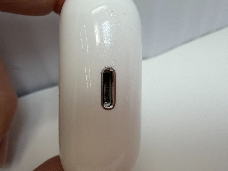 Apple MagSafe Charging Case for AirPods (3rd generation) - A2566 Rougher Cond gallery