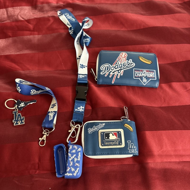 La Dodgers LANYARD IPHONE CASE LANYARD WRISTLET AND AIRPODS CASE