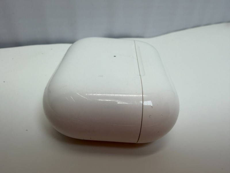Apple MagSafe Charging Case for AirPods (3rd generation) - A2566 Rougher Cond gallery