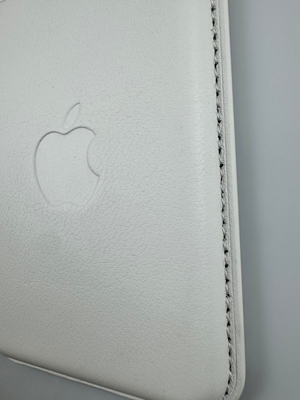 Original Genuine Apple Magsafe leather wallet engineering White support Find My gallery