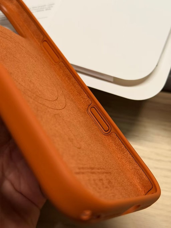 For iPhone 17 Pro Original‌ Silicone Magnetic Shockproof Case / Magsafe Cover gallery