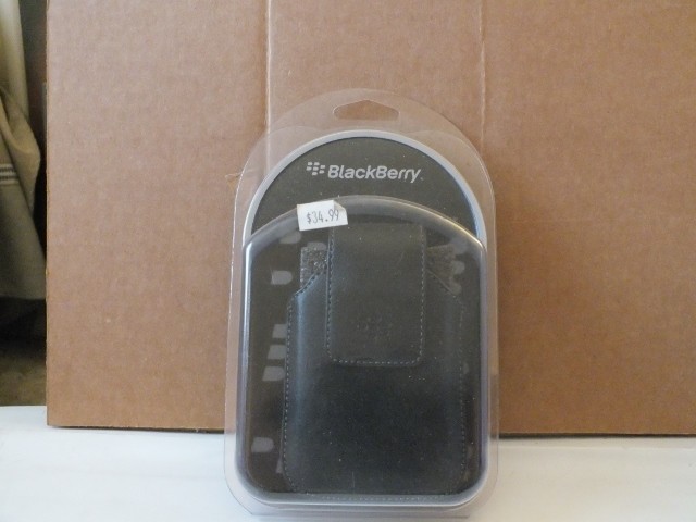 BlackBerry Vertical Leather Pouch with Swivel Belt Clip #31422LRP New in Package