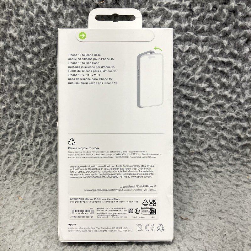Apple iPhone 15 MagSafe Silicone Case BLACK - MXPD3ZM/A -NEW GENUINE gallery